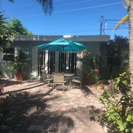 Bay Breeze Cottages